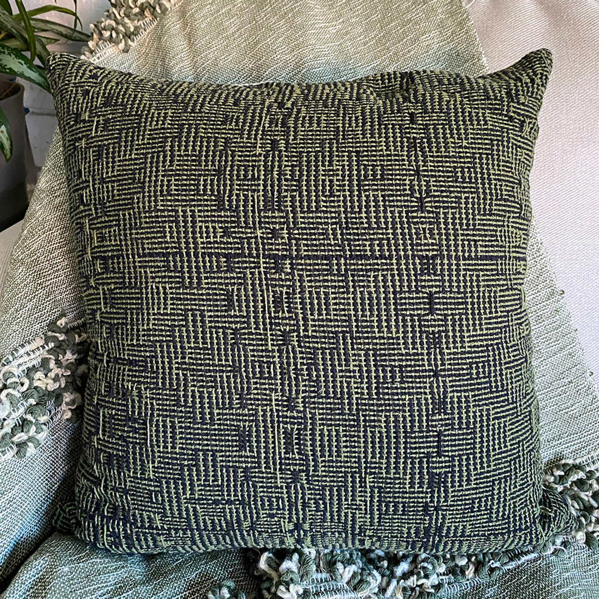 Cojín cuadrado tejido verde/negro 45x45